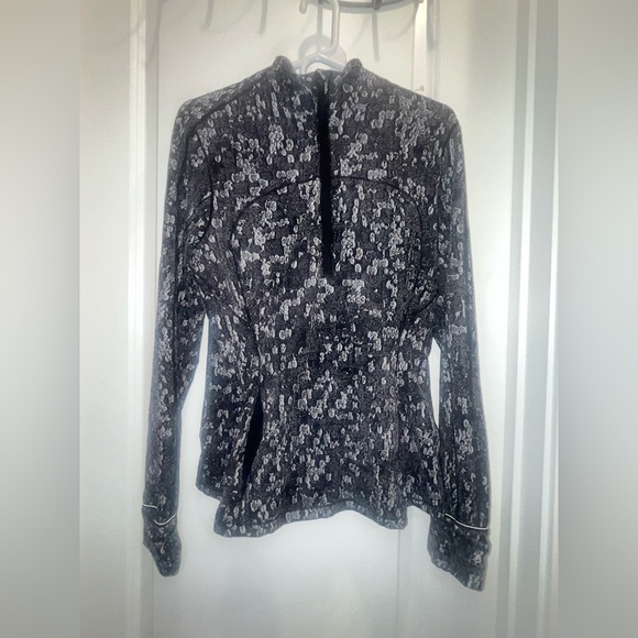 Lululemon Run Briskly 1/2 Zip
Eventide Jacquard Black Alpine White - Picture 2 of 5